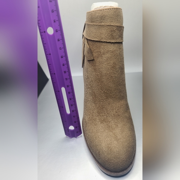 Nwot Women's Ankle Faux Suede Boots Size 5 Tan/Camel color - Picture 3 of 14